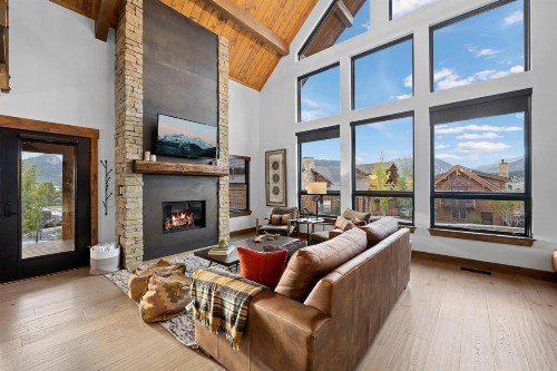 New Log Cabin! Steps to Lake Estes Indoor/Outdoor Fireplace Private Jacuzzi! - image 28