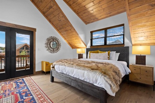New Log Cabin! Steps to Lake Estes Indoor/Outdoor Fireplace Private Jacuzzi! - image 31