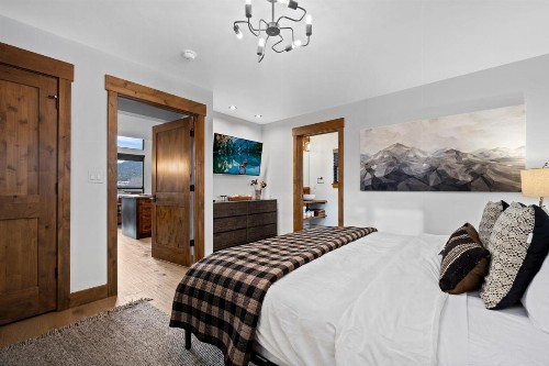 New Log Cabin! Steps to Lake Estes Indoor/Outdoor Fireplace Private Jacuzzi! - image 37