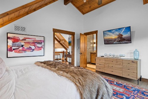 New Log Cabin! Steps to Lake Estes Indoor/Outdoor Fireplace Private Jacuzzi! - image 6