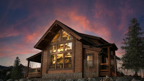 Brand new! Located on Lake Estes Private Jacuzzi Indoor/Outdoor Fireplace