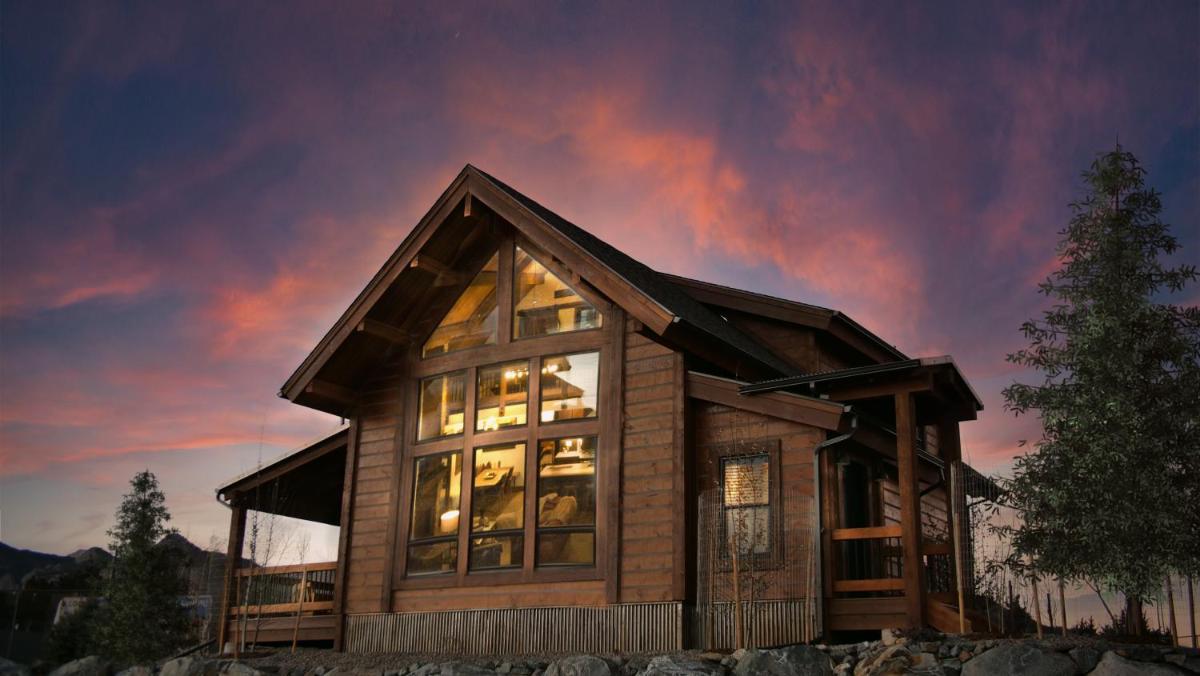 Brand new! Located on Lake Estes Private Jacuzzi Indoor/Outdoor Fireplace - main image