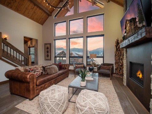 Brand new! Located on Lake Estes Private Jacuzzi Indoor/Outdoor Fireplace - image 3