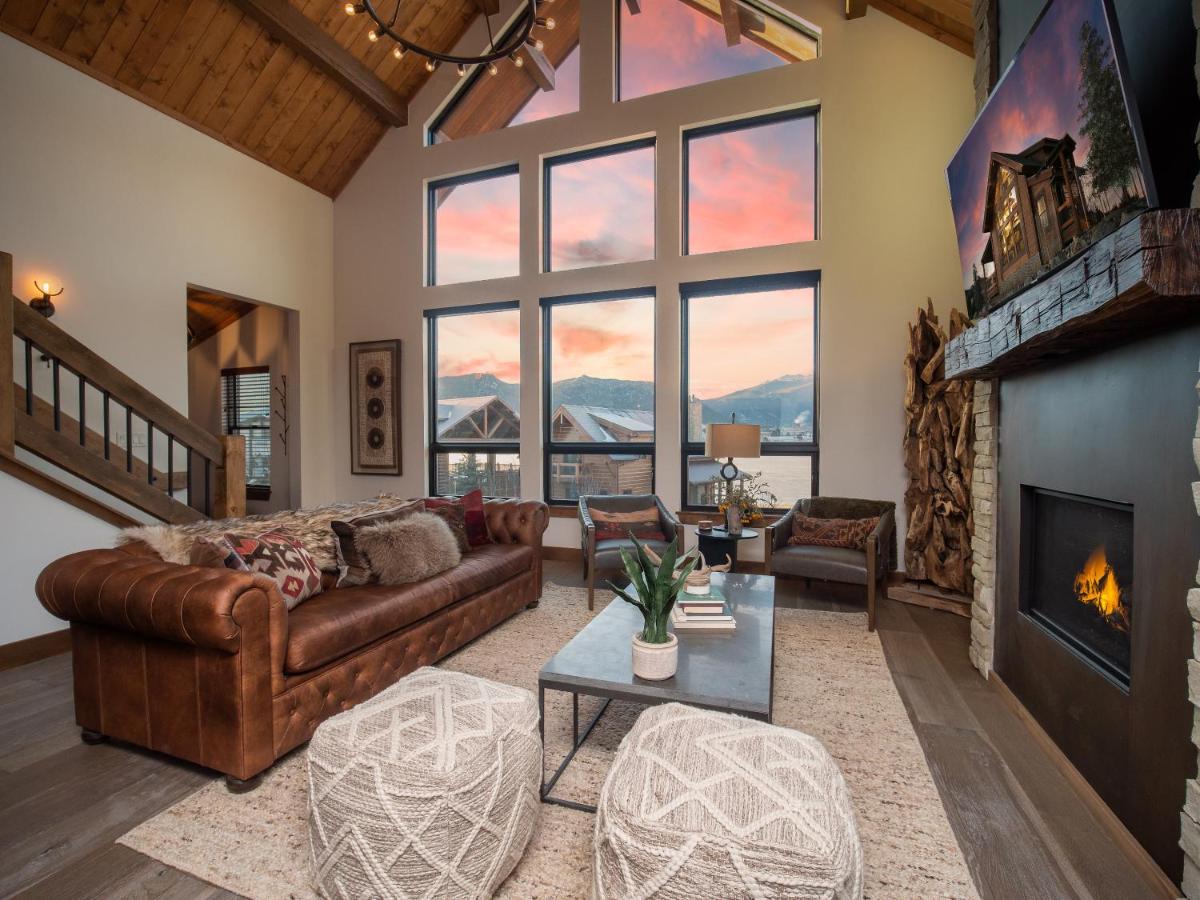 Brand new! Located on Lake Estes Private Jacuzzi Indoor/Outdoor Fireplace - image 3