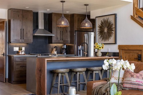 Lake Ridge Escape Surrounded by the Lake and Mountains Indoor and Outdoor Fireplace Private Jacuzzi