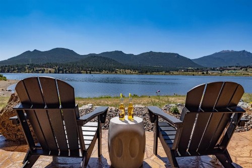 Lake Ridge Escape Surrounded by the Lake and Mountains Indoor and Outdoor Fireplace Private Jacuzzi - image 7