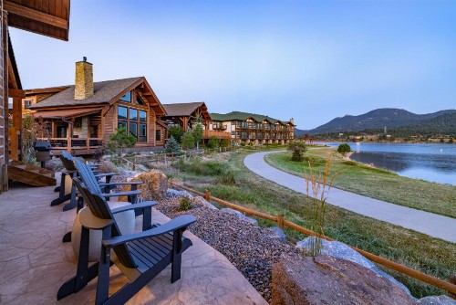 Brand New Lake Front Cabin located on Lake Estes Indoor Outdoor Fireplace and Private Jacuzzi - image 10