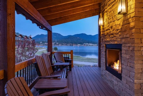 Brand New Lake Front Cabin located on Lake Estes Indoor Outdoor Fireplace and Private Jacuzzi - image 12