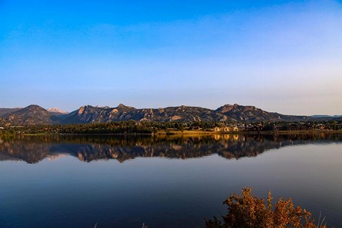 Brand New Lake Front Cabin located on Lake Estes Indoor Outdoor Fireplace and Private Jacuzzi - image 15