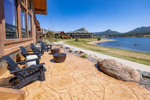 Lake Estes Oasis Located right on the lake Indoor and Outdoor Fireplace and Private Jacuzzi - image 10