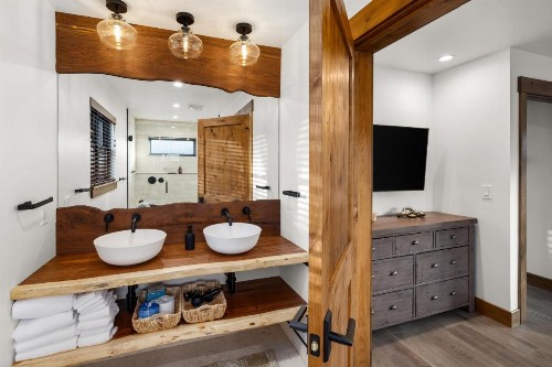 Lake Estes Oasis Located right on the lake Indoor and Outdoor Fireplace and Private Jacuzzi - image 24