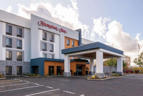 Hampton Inn Eugene - image 1