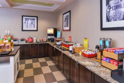 Hampton Inn Eugene - image 11