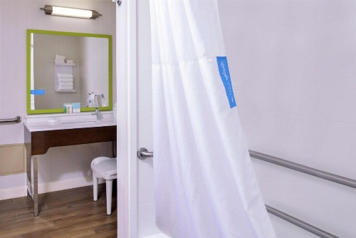 Hampton Inn Eugene - image 21