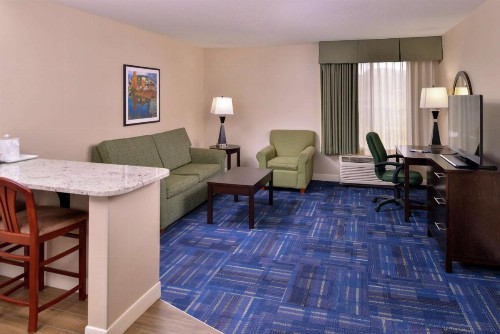 Hampton Inn Eugene - image 24