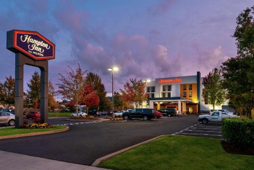 Hampton Inn Eugene - image 3
