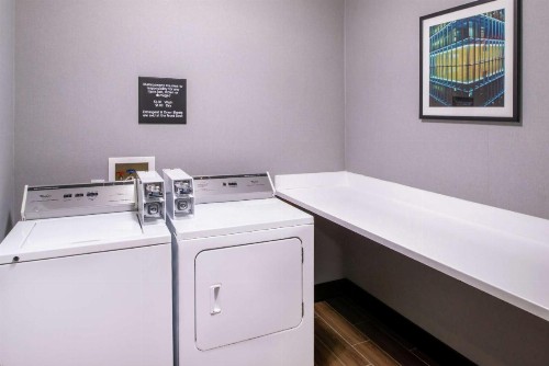 Hampton Inn Eugene - image 31