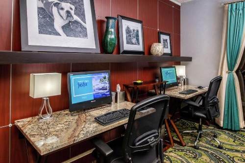 Hampton Inn Eugene - image 32
