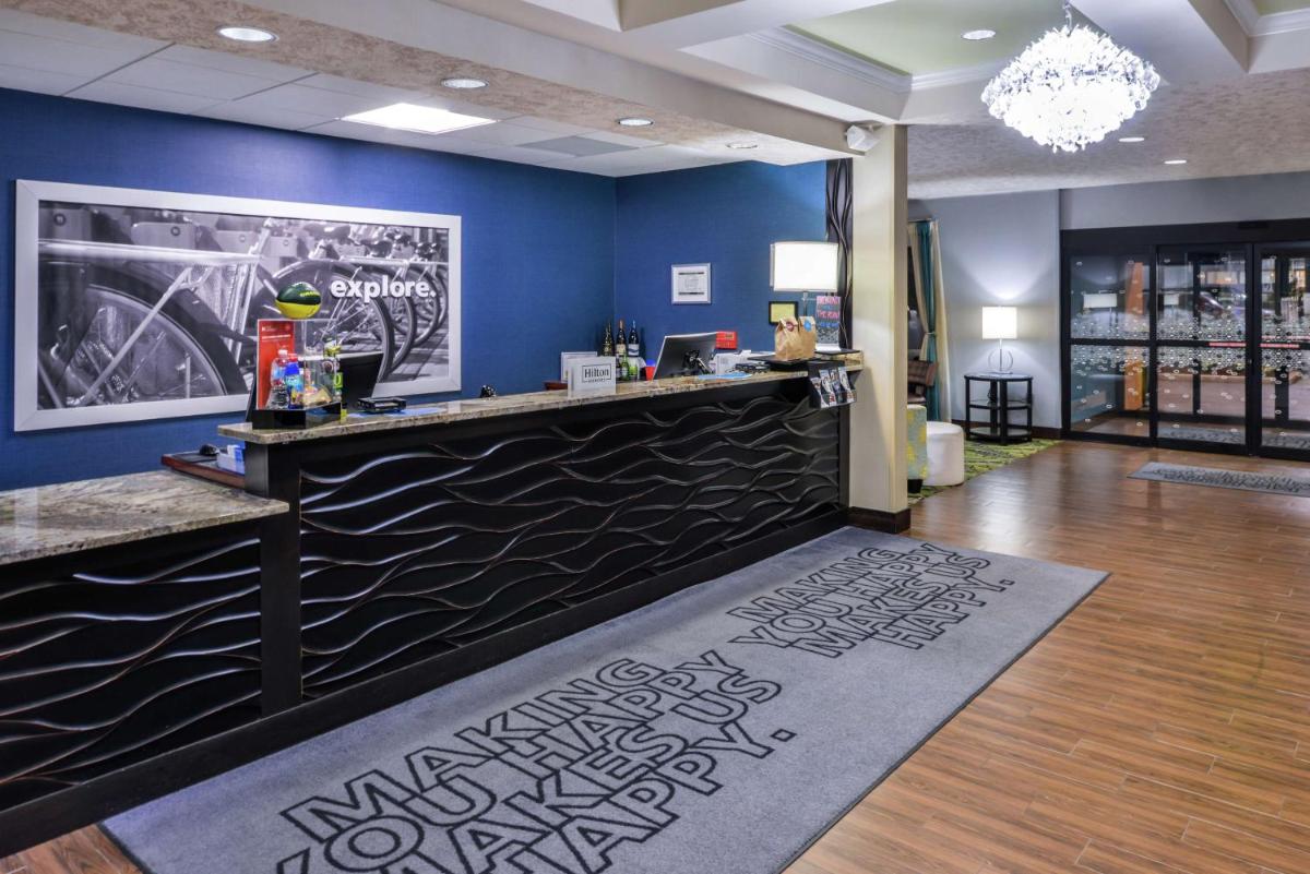 Hampton Inn Eugene - image 5