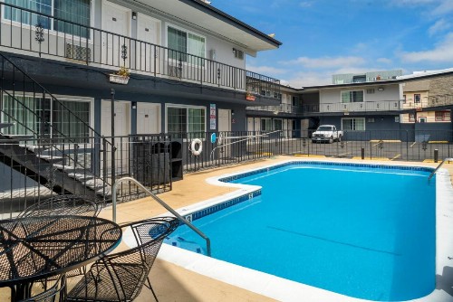 University Inn and Suites Eugene - image 10