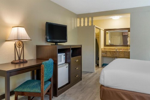 University Inn and Suites Eugene - image 14