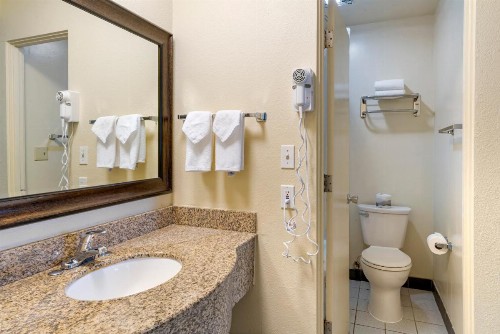 University Inn and Suites Eugene - image 24