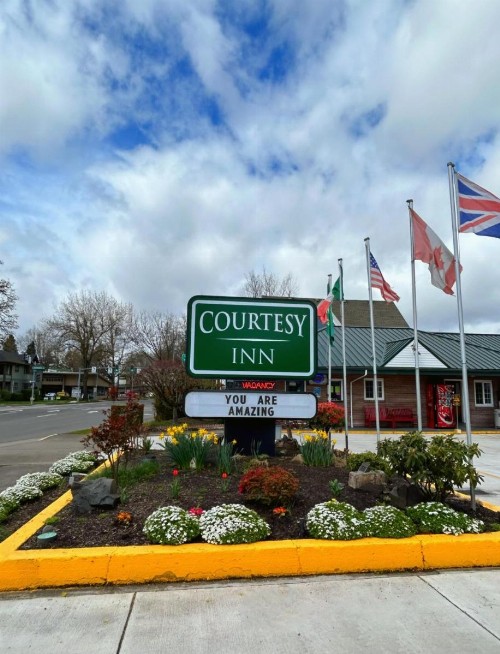 Courtesy Inn Downtown Eugene - image 3