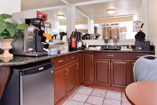 Americas Best Value Inn Eugene - image 13