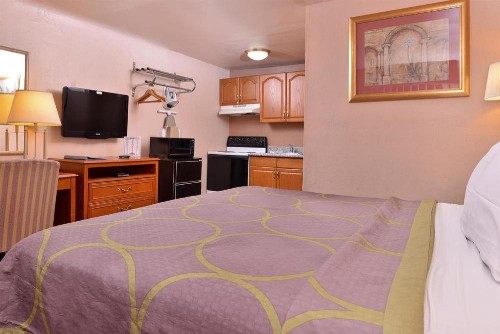 Americas Best Value Inn Eugene - image 17