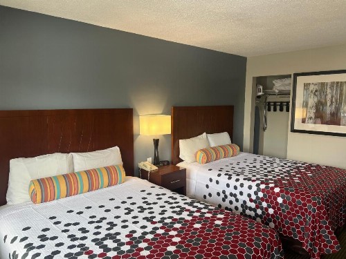 Travelers Inn Eugene University - image 1