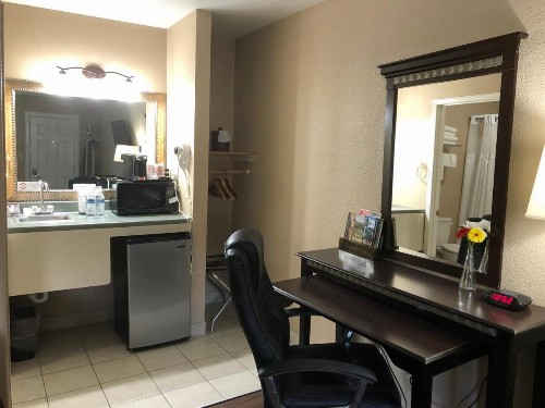 Value Inn Motel - image 14