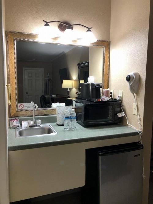 Value Inn Motel - image 16