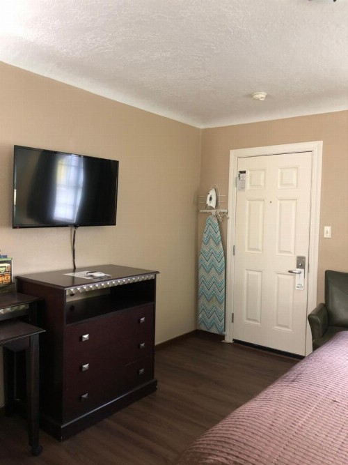 Value Inn Motel - image 25