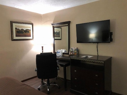 Value Inn Motel - image 30