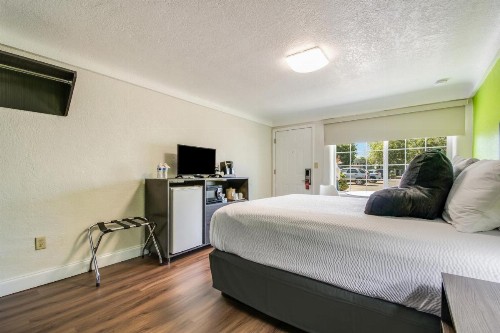 Signature Inn Eugene - image 5