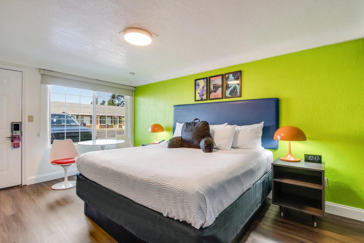 Signature Inn Eugene - image 6