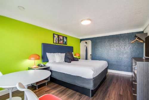 Signature Inn Eugene - image 7
