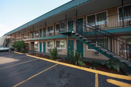 Executive Motel - image 11