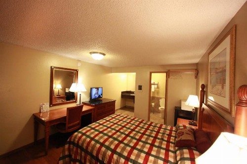 Executive Motel - image 8