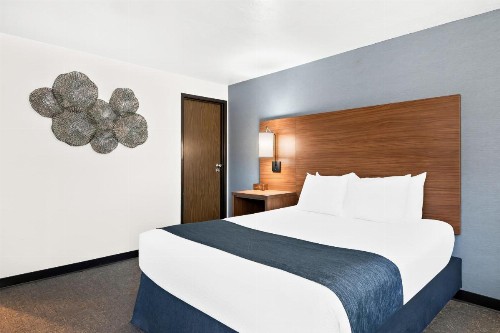 Hayward Inn - image 10