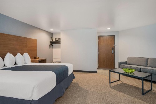 Hayward Inn - image 15