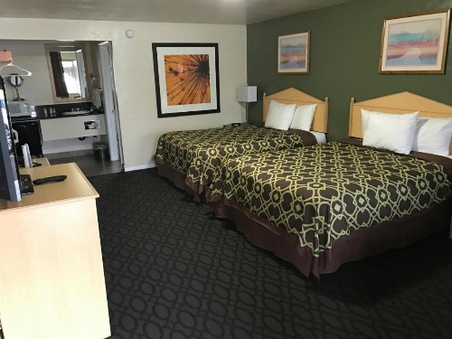 Downtown Inn - image 13