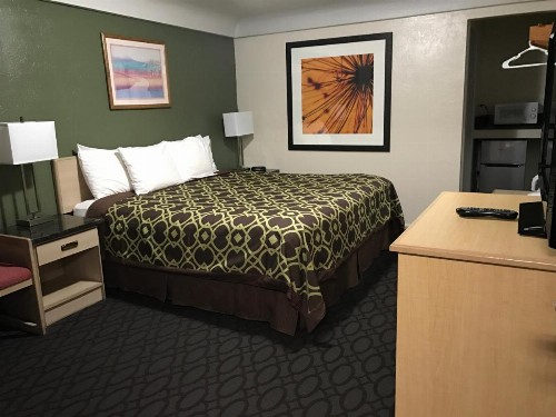 Downtown Inn - image 18