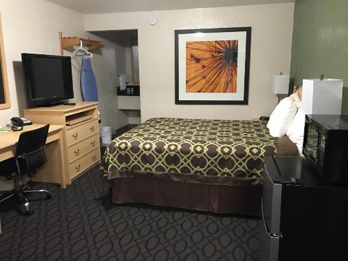 Downtown Inn - image 3