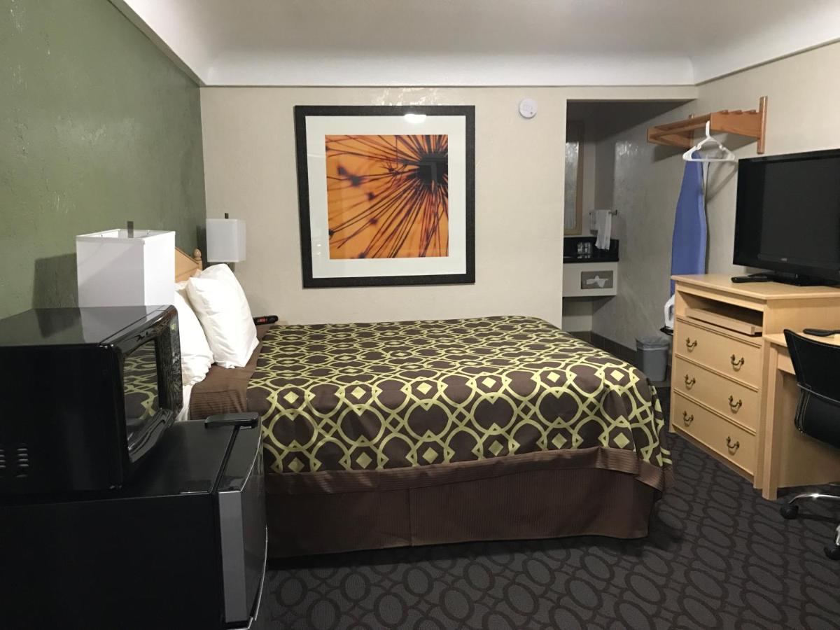 Downtown Inn - image 4