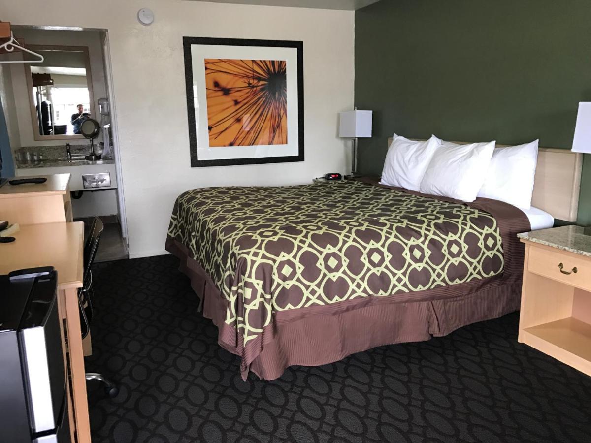 Downtown Inn - image 7