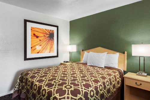 Downtown Inn - image 9