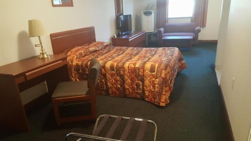 Express Inn & Suites Eugene - image 2