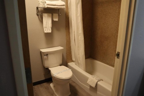 Express Inn & Suites Eugene - image 23
