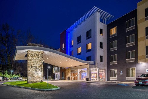 Fairfield Inn & Suites by Marriott Eugene East/Springfield - image 2